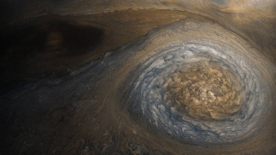 NASA показало гигантский шторм на Юпитере