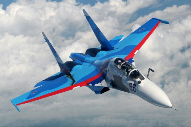 Первая в истории ВКС посадка тяжелых истребителей на автотрассу: пилоты Су-30 и Су-34 показали мастер-класс