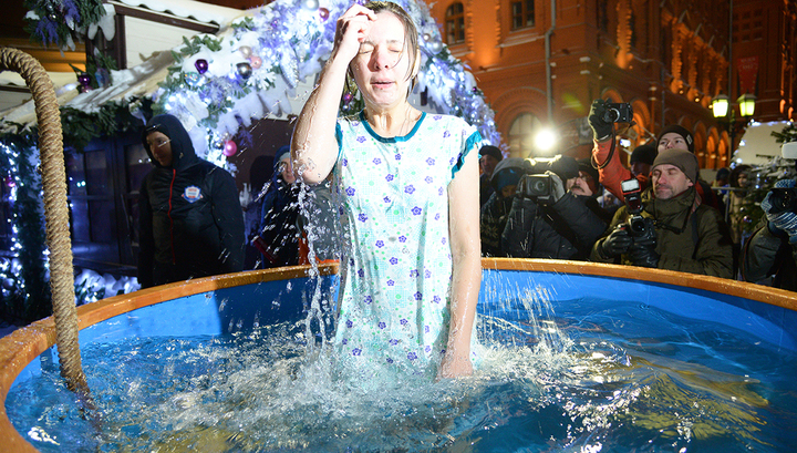 Купание в проруби на Крещение - не церковная, а народная традиция