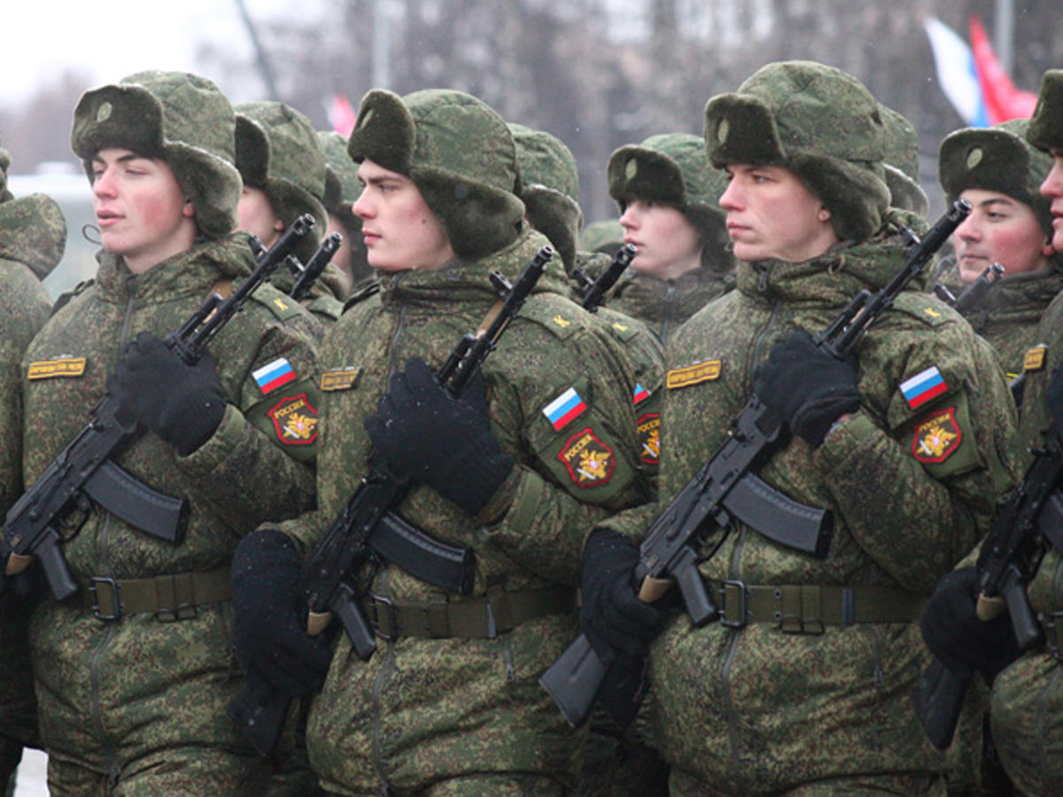 Игры чиновников: срок службы в российской армии вновь хотят увеличить