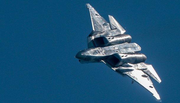 Су-57 начал полеты с новейшим оружием на борту