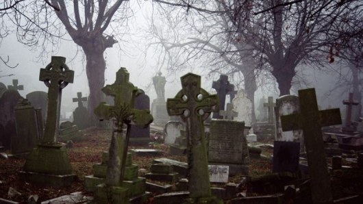 Что нельзя делать на кладбище: основные приметы и их объяснение