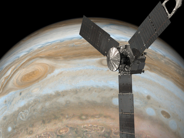 Что там на макушке? «Юнона» позволила учёным впервые увидеть полюса Юпитера