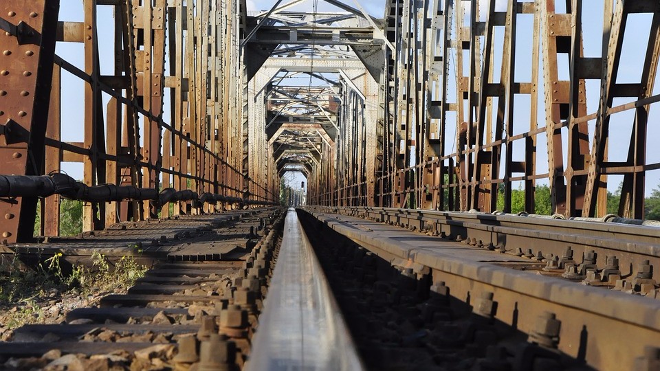 В США обнаружен железнодорожный мост, который ведет в параллельный мир