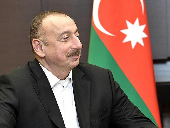 Алиев объявил досрочные выборы президента Азербайджана