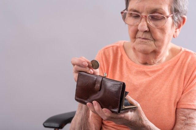 В каком случае пенсионера могут обязать вернуть пенсию в ПФР?