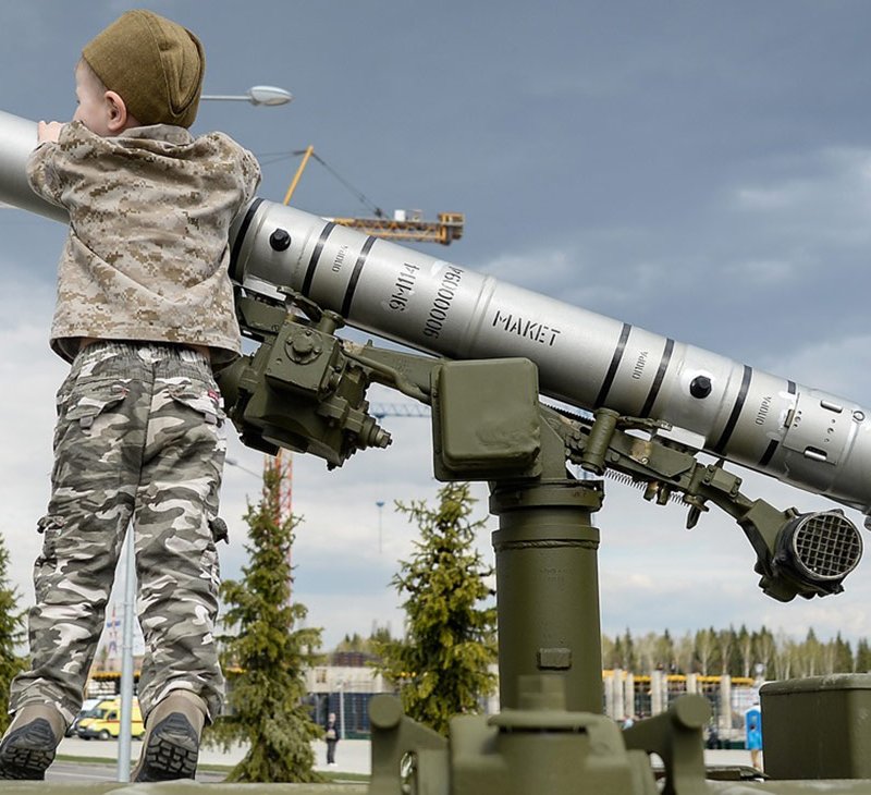 Часть оборонной стратегии Путина: детские лагеря и научные роты
