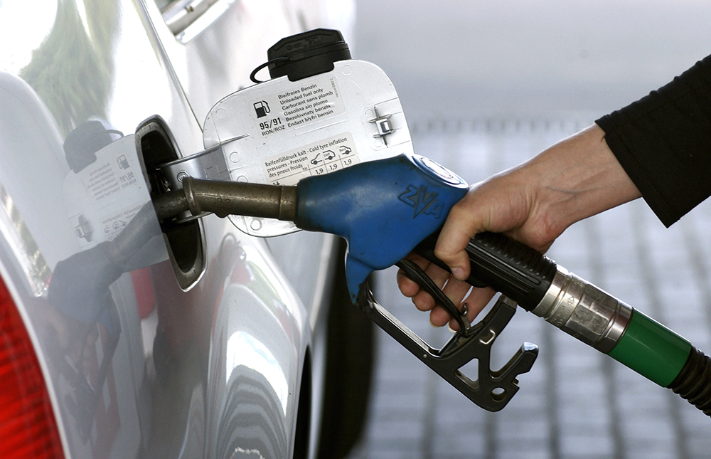 Из-за чего растут цены на бензин?