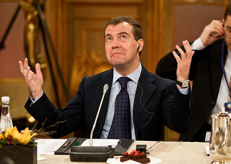 Михаил Хазин. Не Запад, но правительство Медведева творит в стране экономический грабеж!