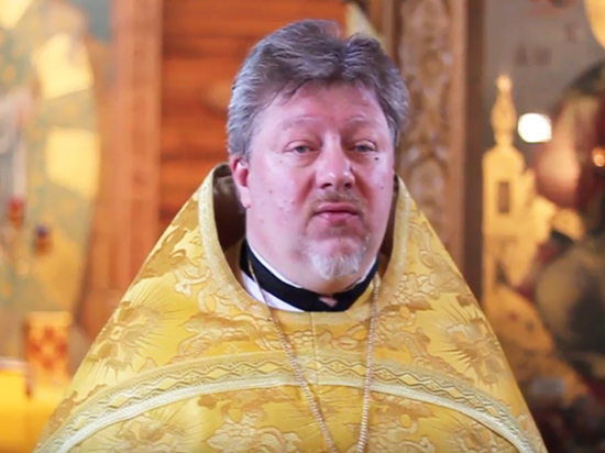 В РПЦ раскритиковали священника, спевшего "Мурку" в трапезной храма