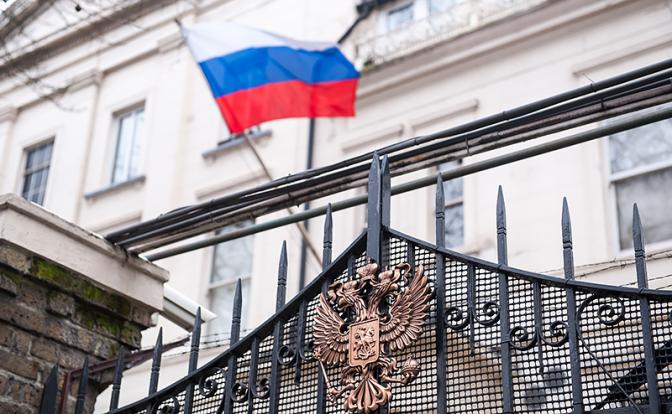 Британские СМИ от страха смешали в кучу все новости о России