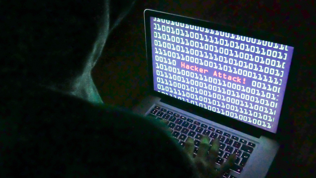 Хакер, взломавший компьютеры Бушей, назвал авторов кибератак в США