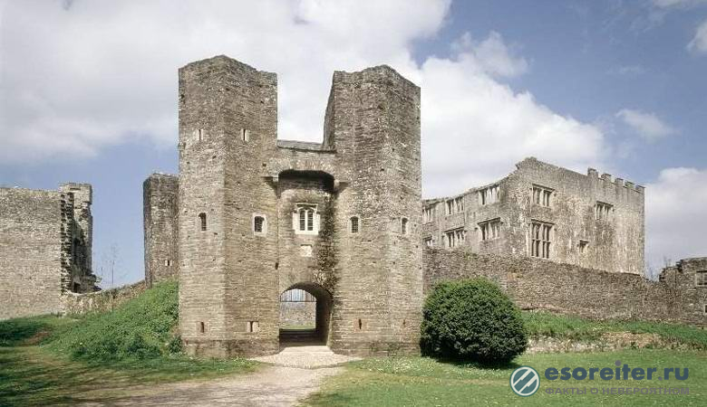 Призраки братьев показались возле средневекового замка