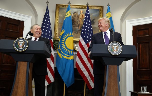 Когда Идиот - звучит гордо: Назарбаев: Казахстан высоко ценит политическую поддержку США и считает себя их другом
