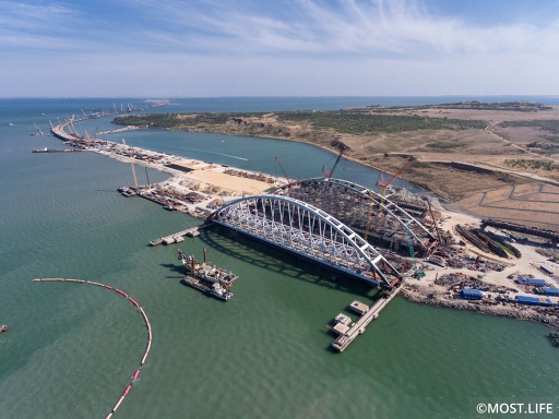 Крымский мост трещит и разваливается
