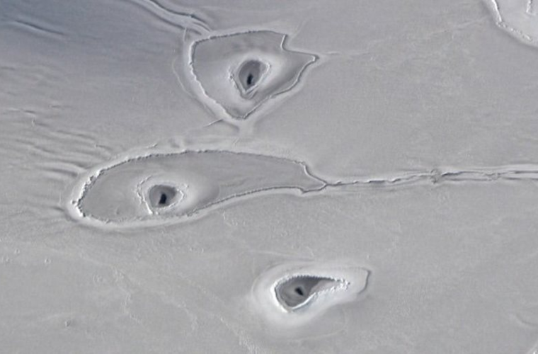 Ученые обнаружили таинственные дыры во льдах Арктики