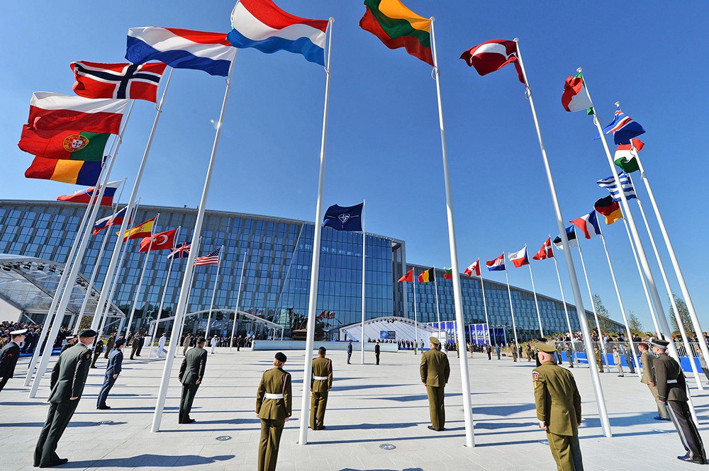 Все от слабости: НАТО играет мускулами на территории оккупированных стран вдоль РФ