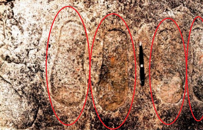 Неудобный артефакт Индии: отпечатки сандалий на граните, которым много тысяч лет