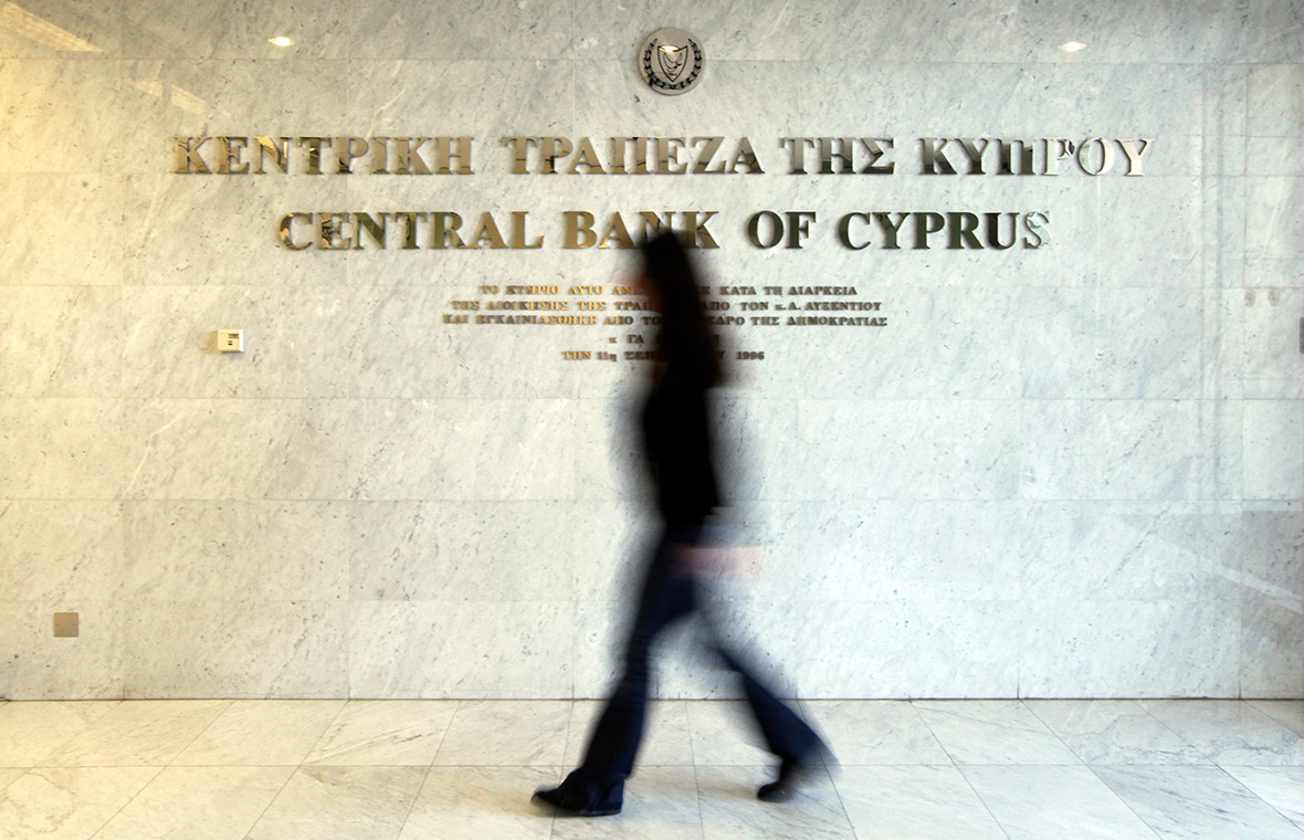 Юристы сообщили о закрытии банками Кипра счетов компаний из офшоров