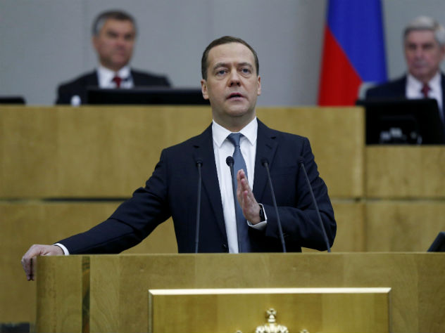 Медведев рассказал о новом свадебном законопроекте