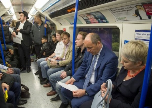 Парубия «случайно» сфотографировали в лондонской подземке - ехал на встречу к министру обороны