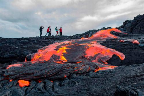 Вулкан на Гавайях извергает драгоценные камни
