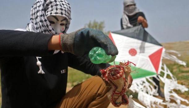 5000 змеев со взрывчаткой: в Израиле сообщили о массированной воздушной атаке палестинцев