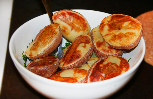 Картошка печёная с укропно-чесночным маслом