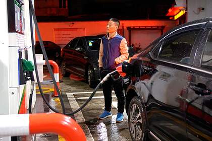 В Китае в пятый раз с начала года подешевел бензин