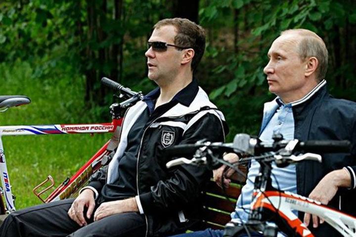 Пенсионный шок: Путин дрогнул, Медведев рухнул