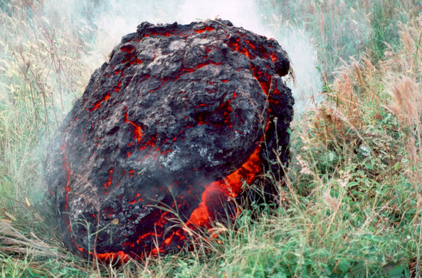 Вулкан Килауэа выбросил большой «лавовый шар»