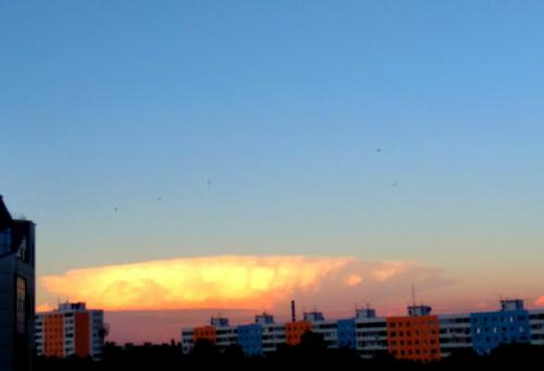 «Ядерный взрыв или вторжение инопланетян?»: в небе над Самарой зависло странное облако
