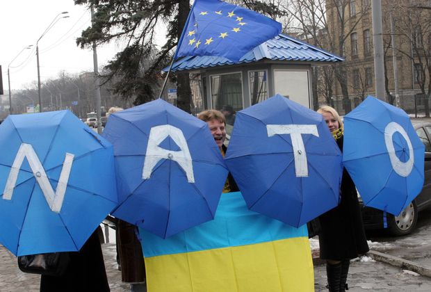 Киевский эксперт: Для членства в НАТО Украине придётся признать Крым и вернуть чужие территории