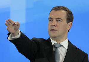 Медведев призвал россиян самостоятельно вытаскивать экономику из кризиса
