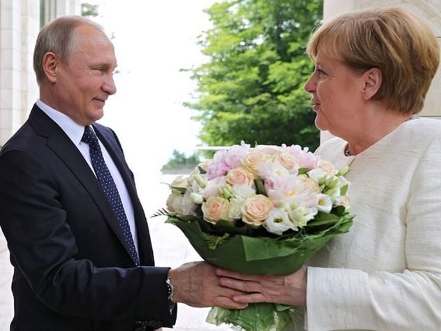 Какие цветы Владимир Путин дарит женщинам