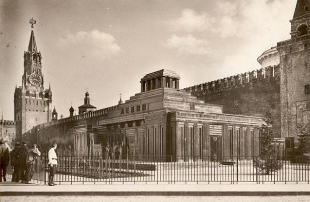 Что бы сделали немцы с мавзолеем в случае оккупации Москвы