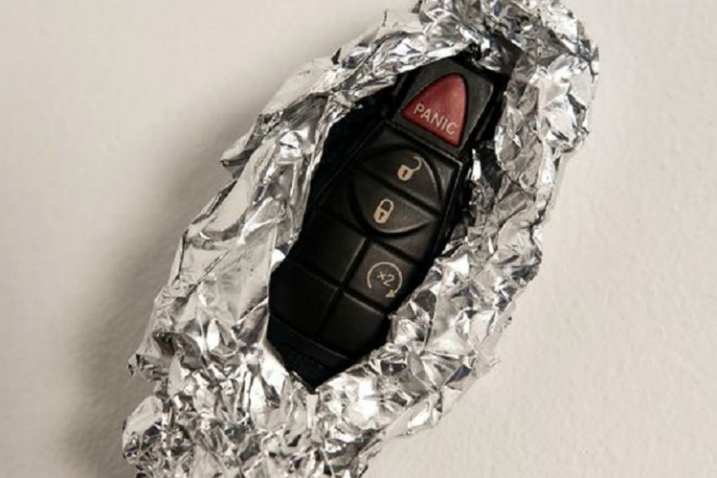 Почему автомобильные ключи нужно хранить в фольге