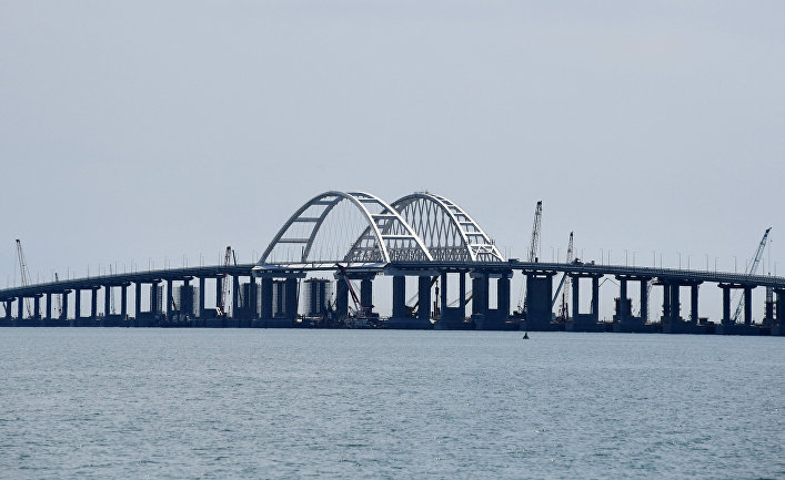 Крымский мост начал отделяться от Крыма