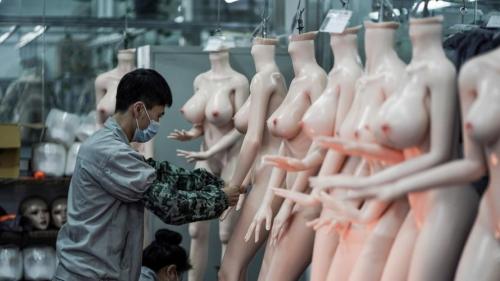 Взрыв популярности секс-кукол угрожает японскому народу вымиранием