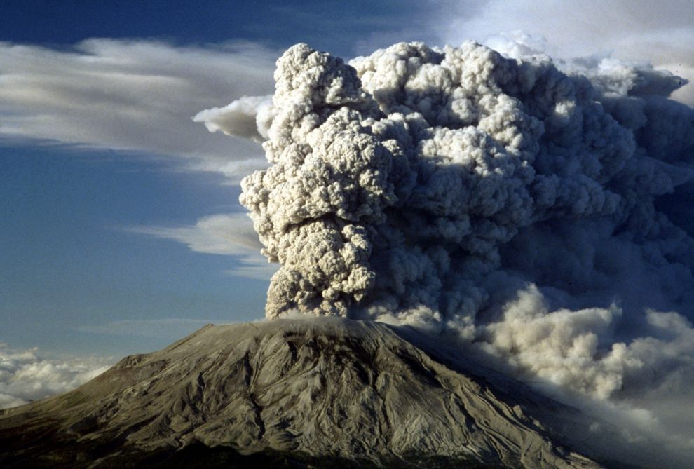 Вулканологи предупреждают: просыпается супер-вулкан, убивший неандертальцев