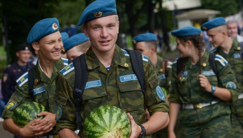 Сколько в России служит десантников?
