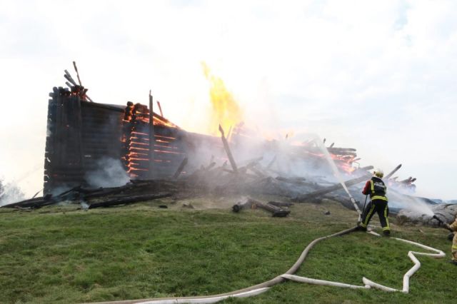 Причиной пожара в Успенской церкви в Карелии могли стать действия туристов