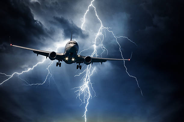 Молния попала в самолёт с россиянами