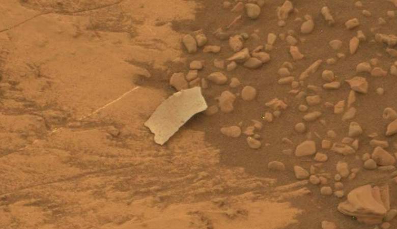 «Кьюриосити» нашел на Марсе загадочный обломок