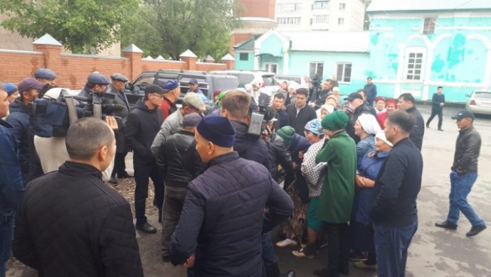 Спас троих, вернулся за четвертым: Таната Смагулова похоронили на родине