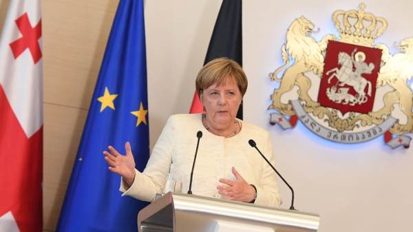 Путин «завербовал» Меркель и послал её в Грузию