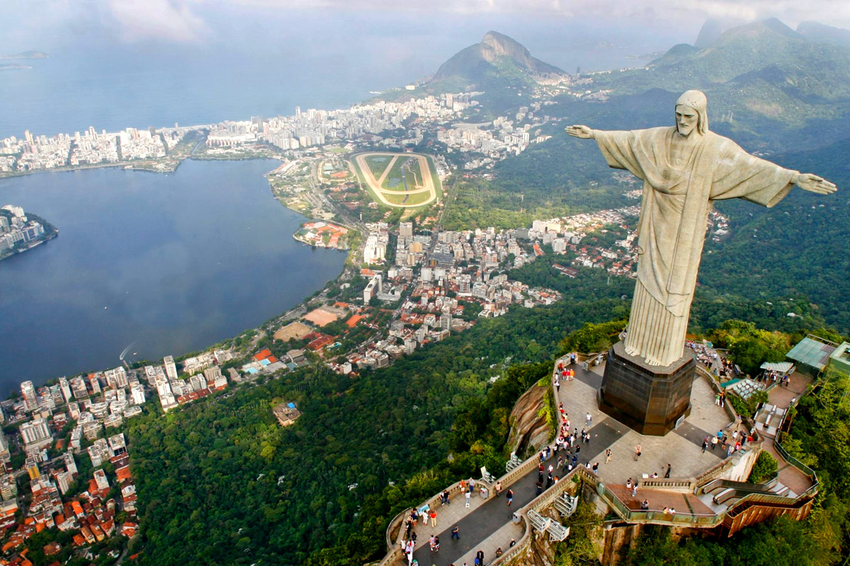 Статуя Христа в Рио-де-Жанейро оказалась в центре спора между церковью и экологами
