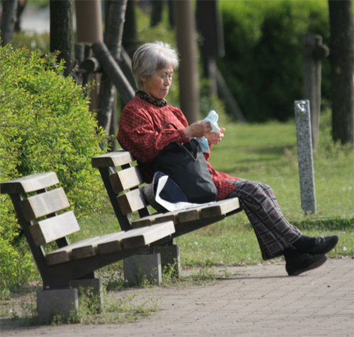 Премьер захотел поднять пенсионный возраст до 70 лет в Японии