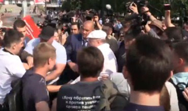 Жириновский подрался на несанкционированном митинге на Пушкинской площади