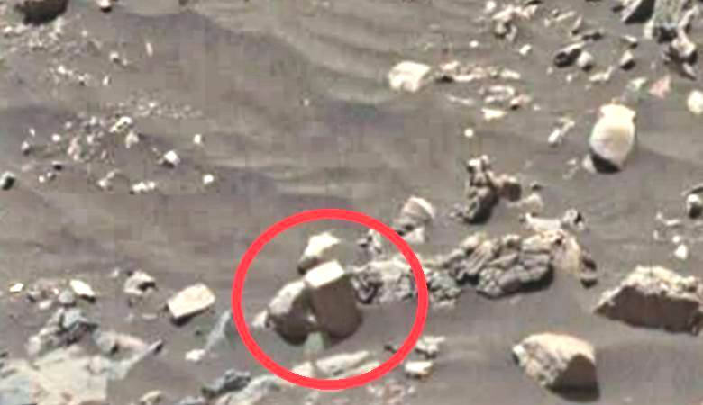 Уфолог нашел на фотоснимке с Марса кирпич